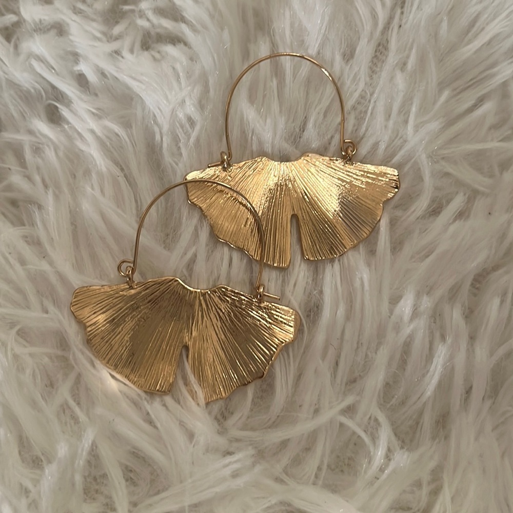 Dangle drop earrings